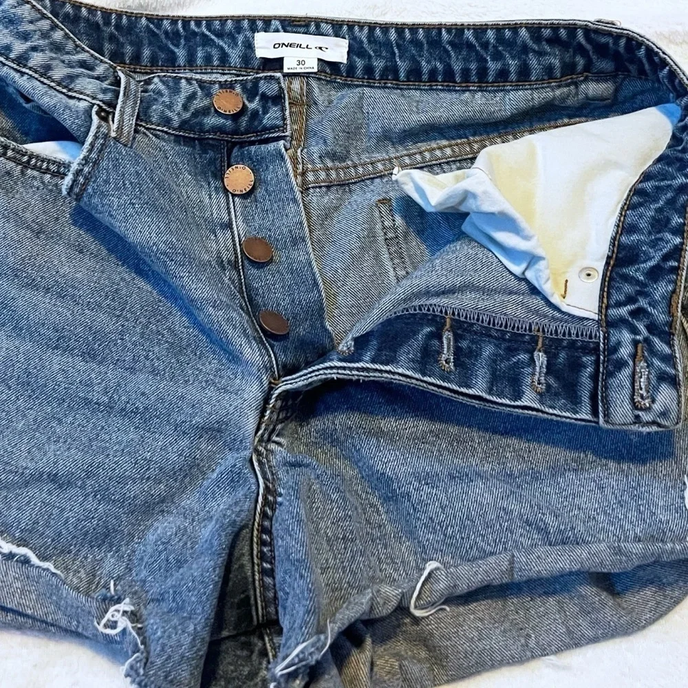 O’Neill Women’s Cut Off High Rise Button Fly Denim Shorts Distressed Sz 30 / 10
